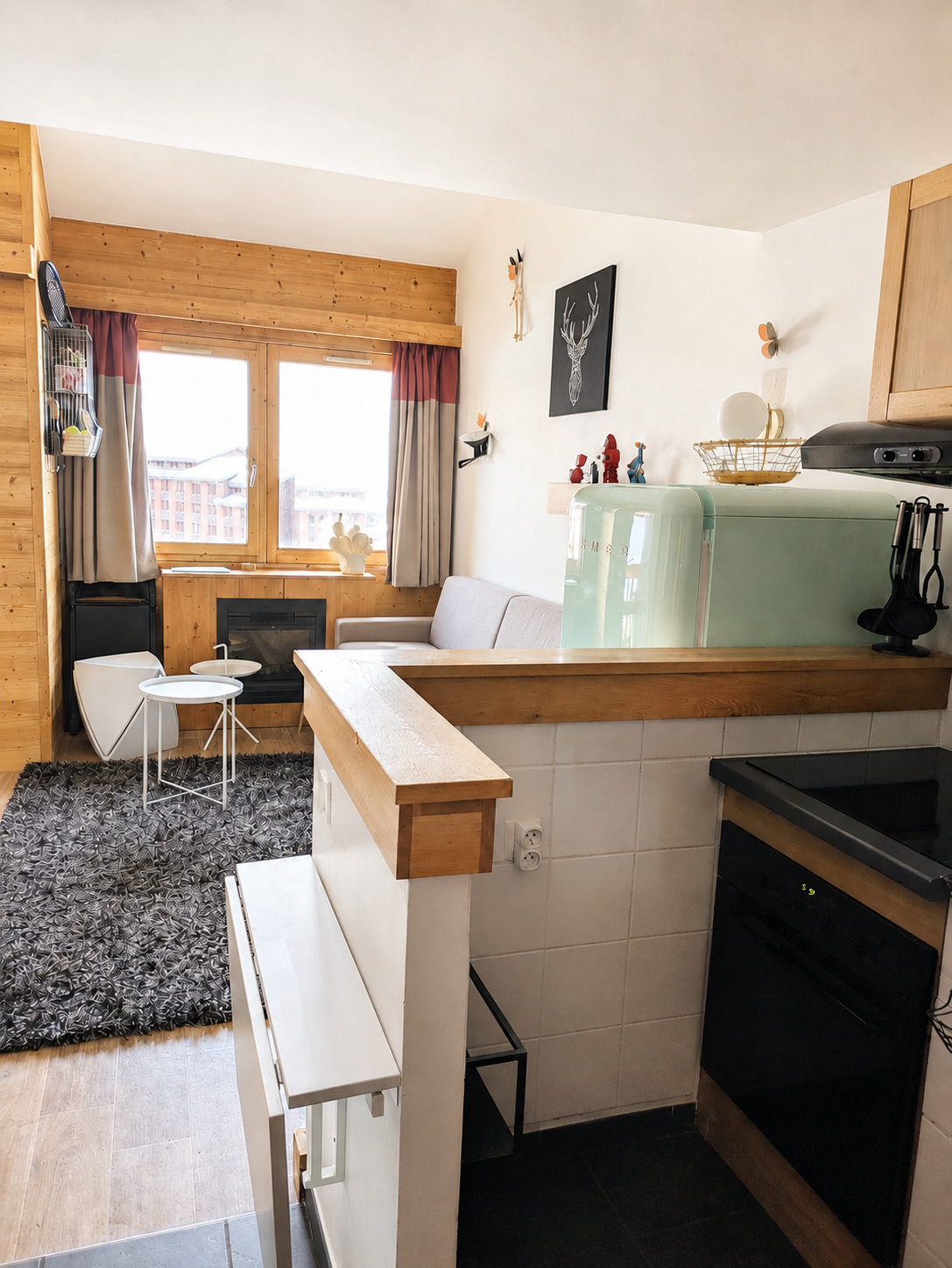 Cuisine moderne ouverte sur le séjour à Belle Plagne