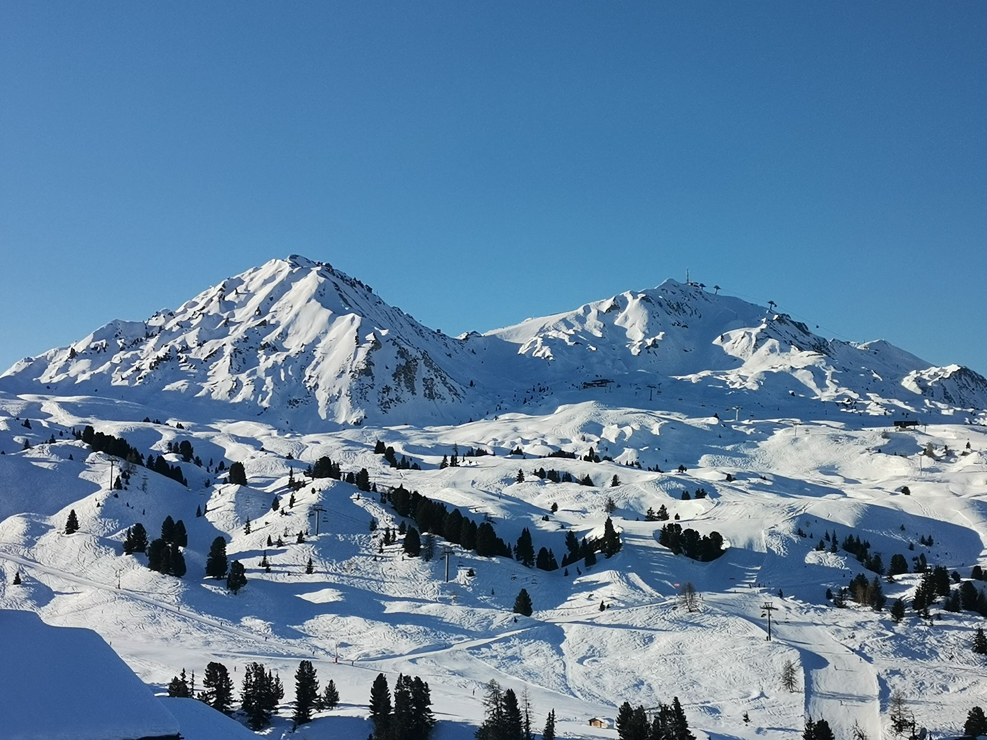 Paysage d'altitude enneigé sur le domaine Paradiski