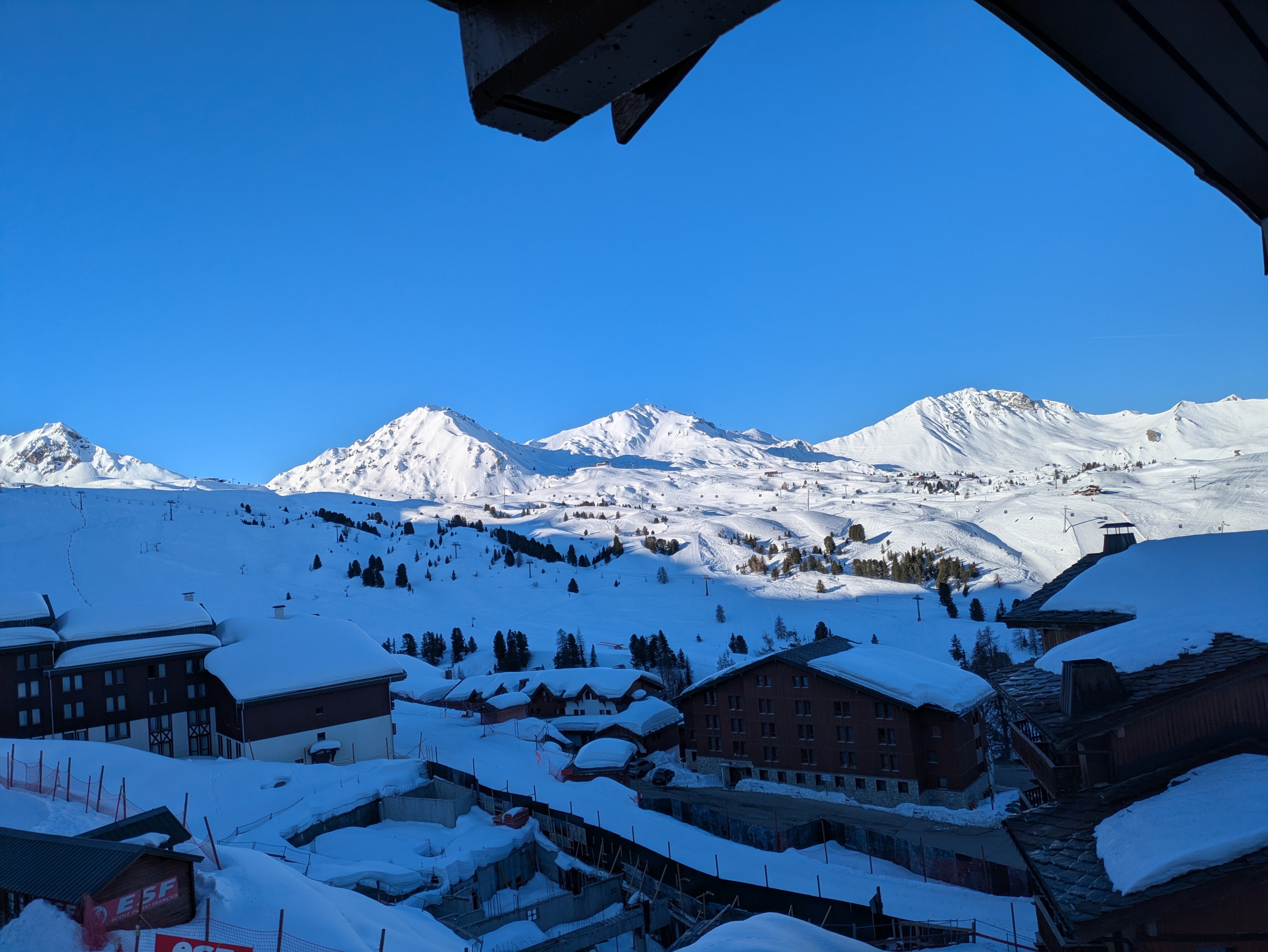 Arrivée des pistes de ski devant la résidence Le Centaure
