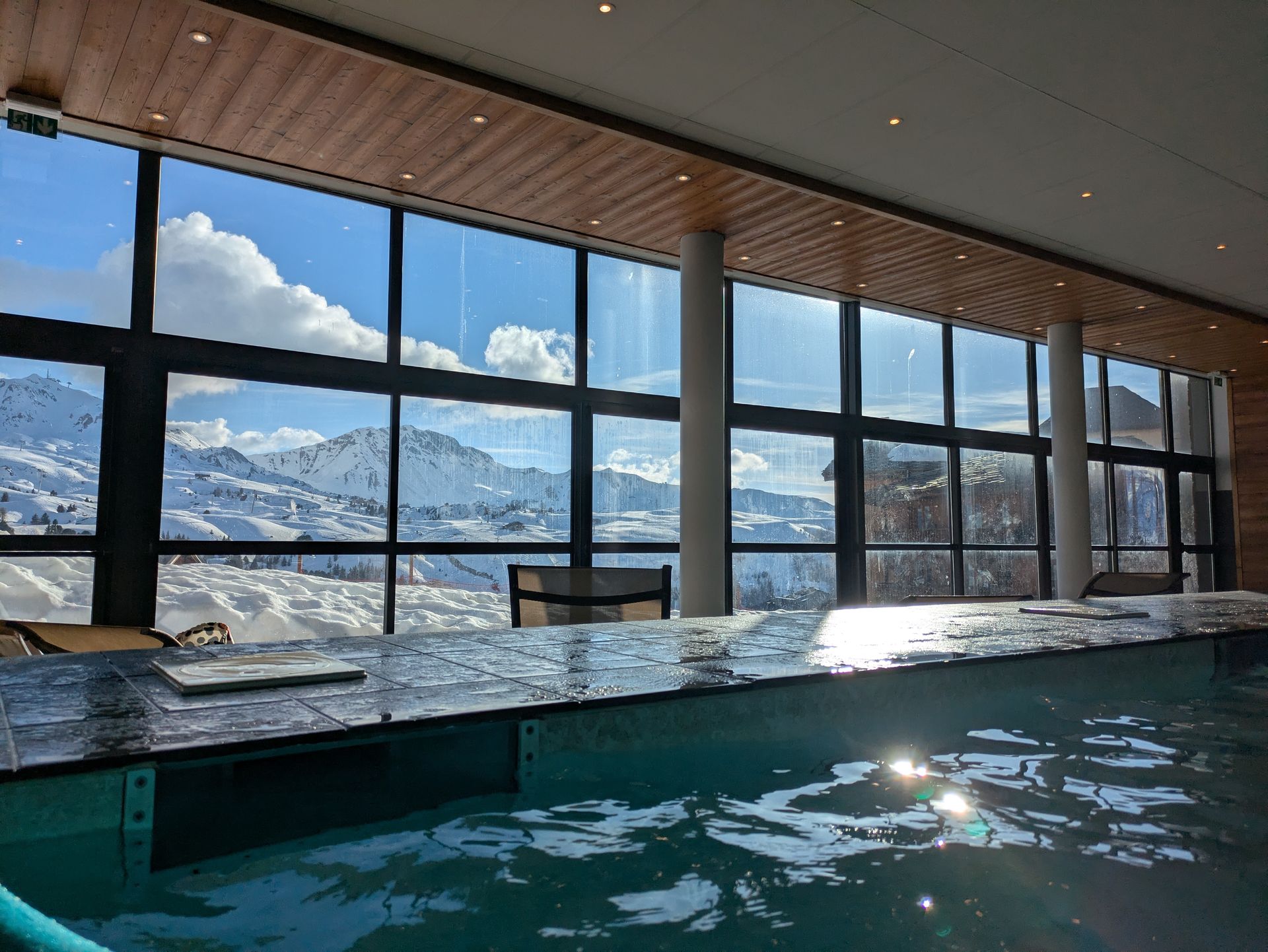 Départ skis aux pieds le matin sur Paradiski